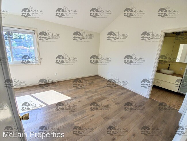 Building Photo - 2 br, 2.5 bath House - 2583 Regent Rd.