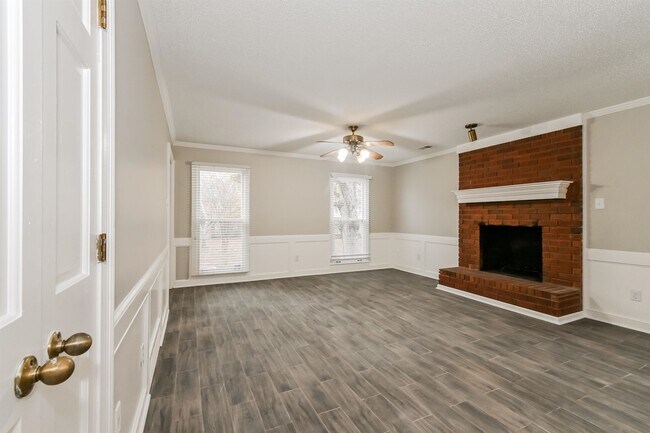 Building Photo - 2231 Oak Hollow Ln