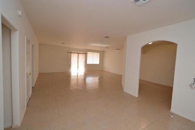 Building Photo - Stunning Southwest Home with Privacy!
