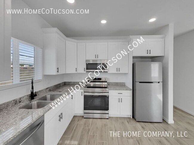 Building Photo - 1603 S Van Buren Ave