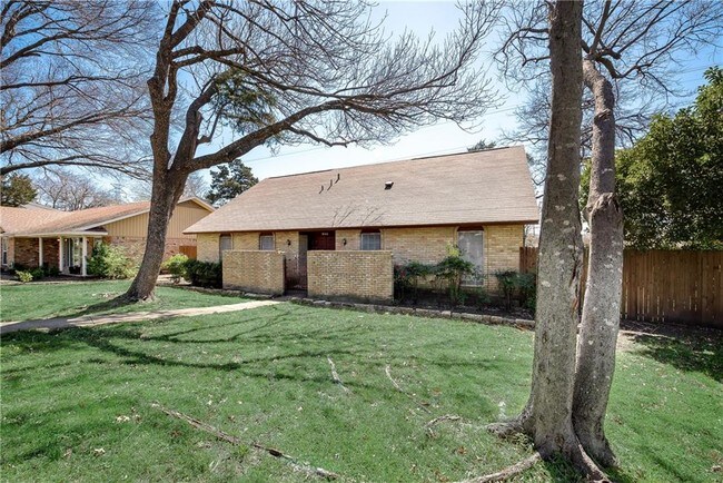 Building Photo - 3740 Kiest Crest Dr