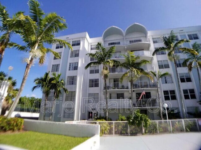 Foto del edificio - 492 NW 165th St