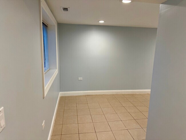 Foto del edificio - 4240 N Bernard St