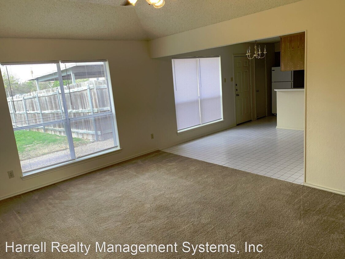 Foto principal - 2 br, 2 bath House - 9003 Royal Lane