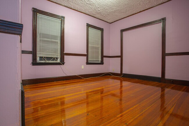 Building Photo - 231 Park St