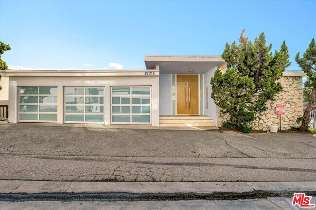 Foto del edificio - 18109 Coastline Dr