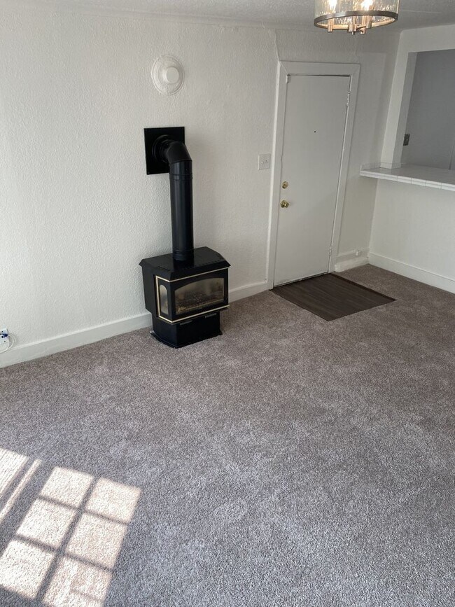 326 Capitol St Unit 326 A, Vallejo, CA 94590 Room for Rent in Vallejo