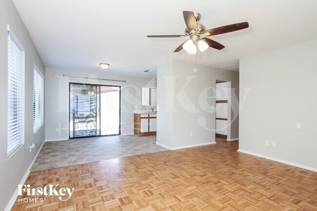 Foto del edificio - 3132 W Robin Ln