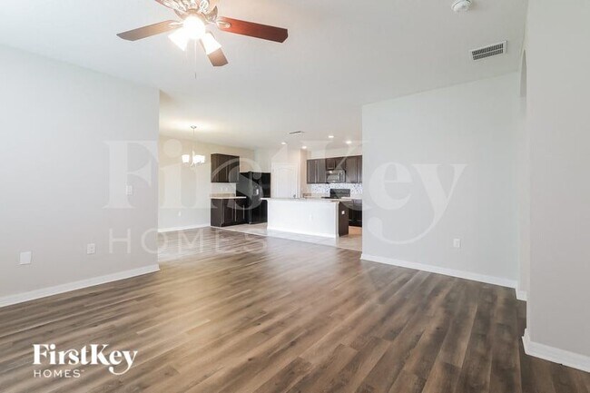 Foto del edificio - 401 Panda Pl