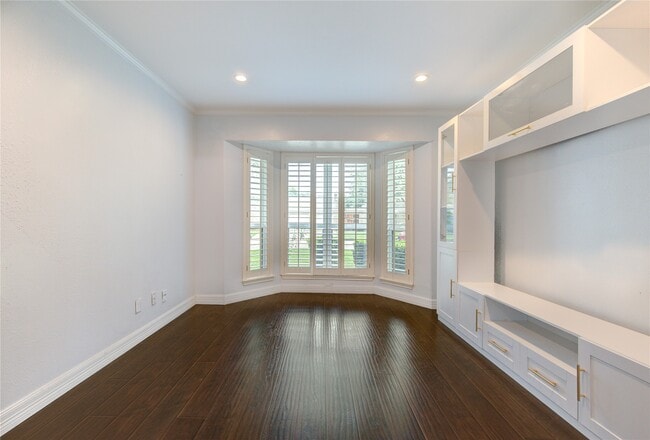 Building Photo - 20610 Laurel Lock Dr