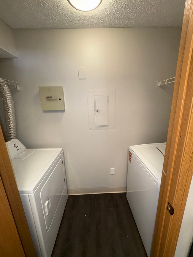 1.1 Cuarto de lavado - Crosswinds Village Apartments