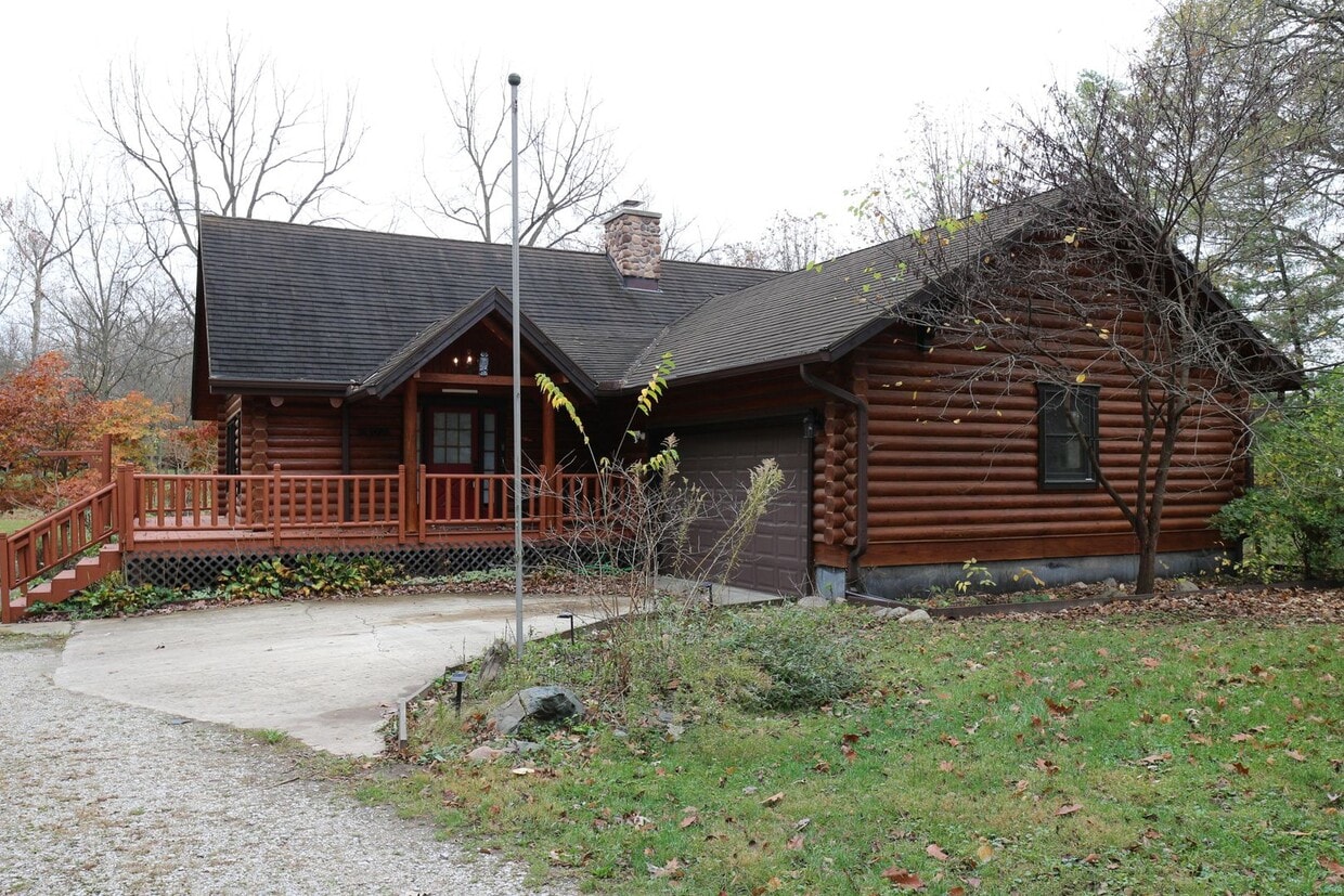 Gorgeous Log Cabin near West Lafayette! - Gorgeous Log Cabin near West Lafayette!