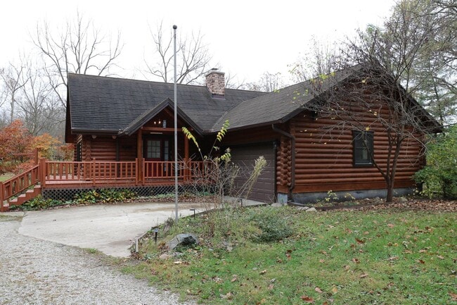 Gorgeous Log Cabin near West Lafayette! - Gorgeous Log Cabin near West Lafayette! House