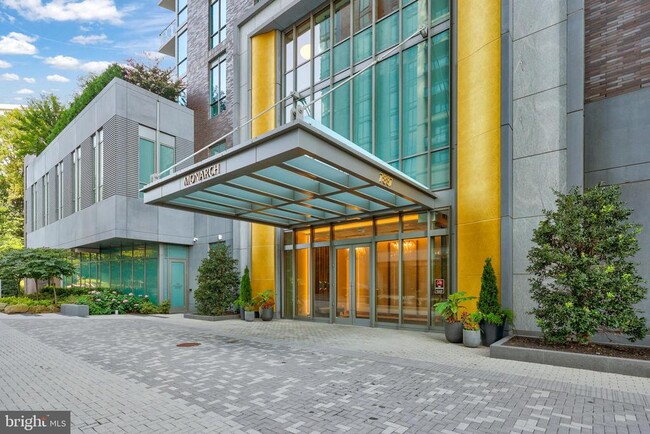 Foto del edificio - 7887 Jones Branch Dr