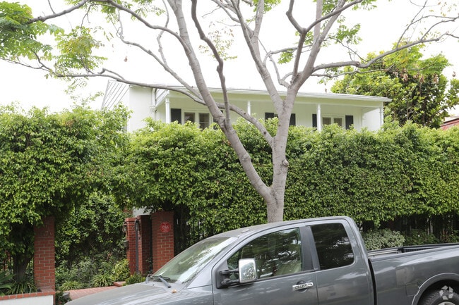 Foto del edificio - Camden Drive