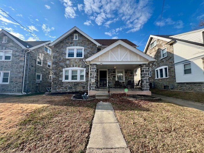 Foto del edificio - Gorgeous 5-Bedroom Single Family Home in Upper Darby! Available NOW!