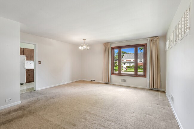 Foto del edificio - 5229 Enfield Ave