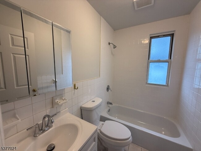 Building Photo - 43 S Willow St