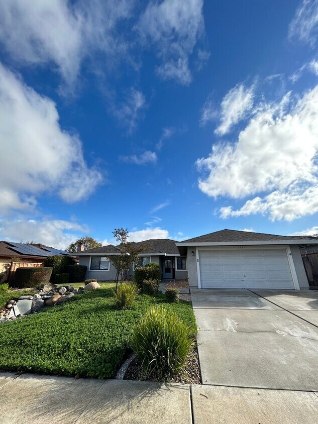 Foto principal - 3 Bedroom, 2 Bathroom Family Home