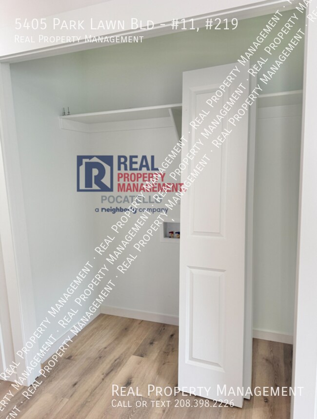 Foto del edificio - 5405 Park Lawn Dr