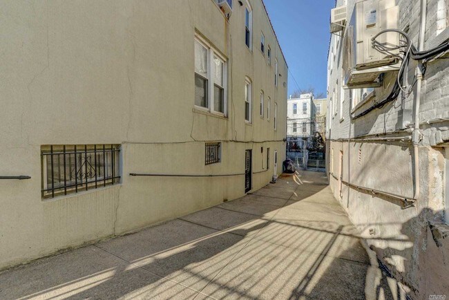 Foto del edificio - 32-72-72 45th St
