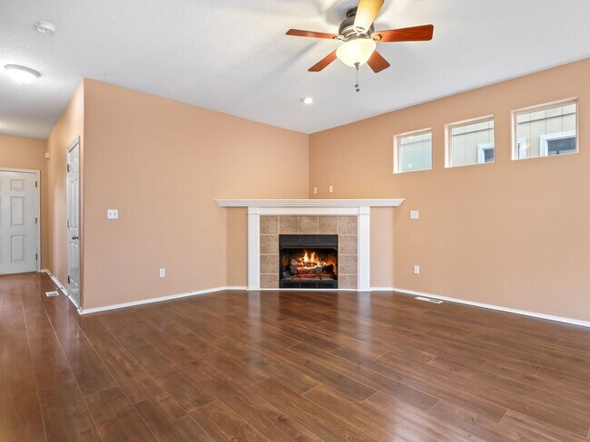 Building Photo - 3 Bed Home w/Recent Updates Attached Garag...