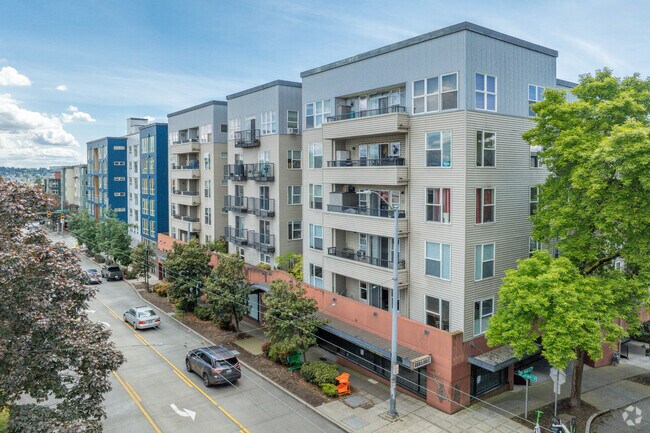 Primario - Main Street Condominium