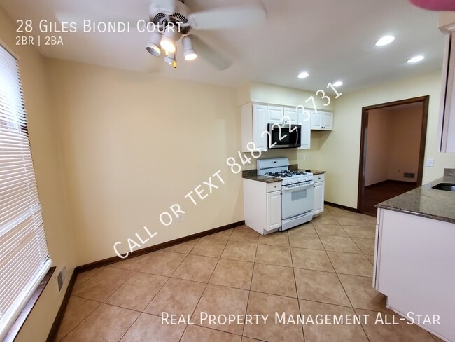 Foto del edificio - Spacious (with a full basement), freshly p...