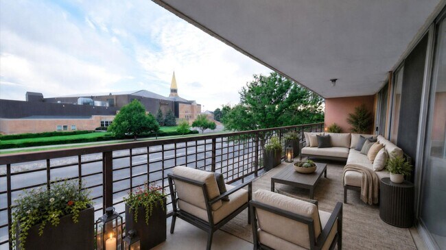 Foto del edificio - 2225 E Buchtel Blvd