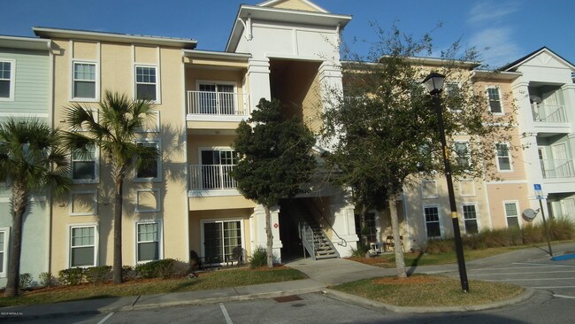 Foto del edificio - 8201 Green Parrot Rd