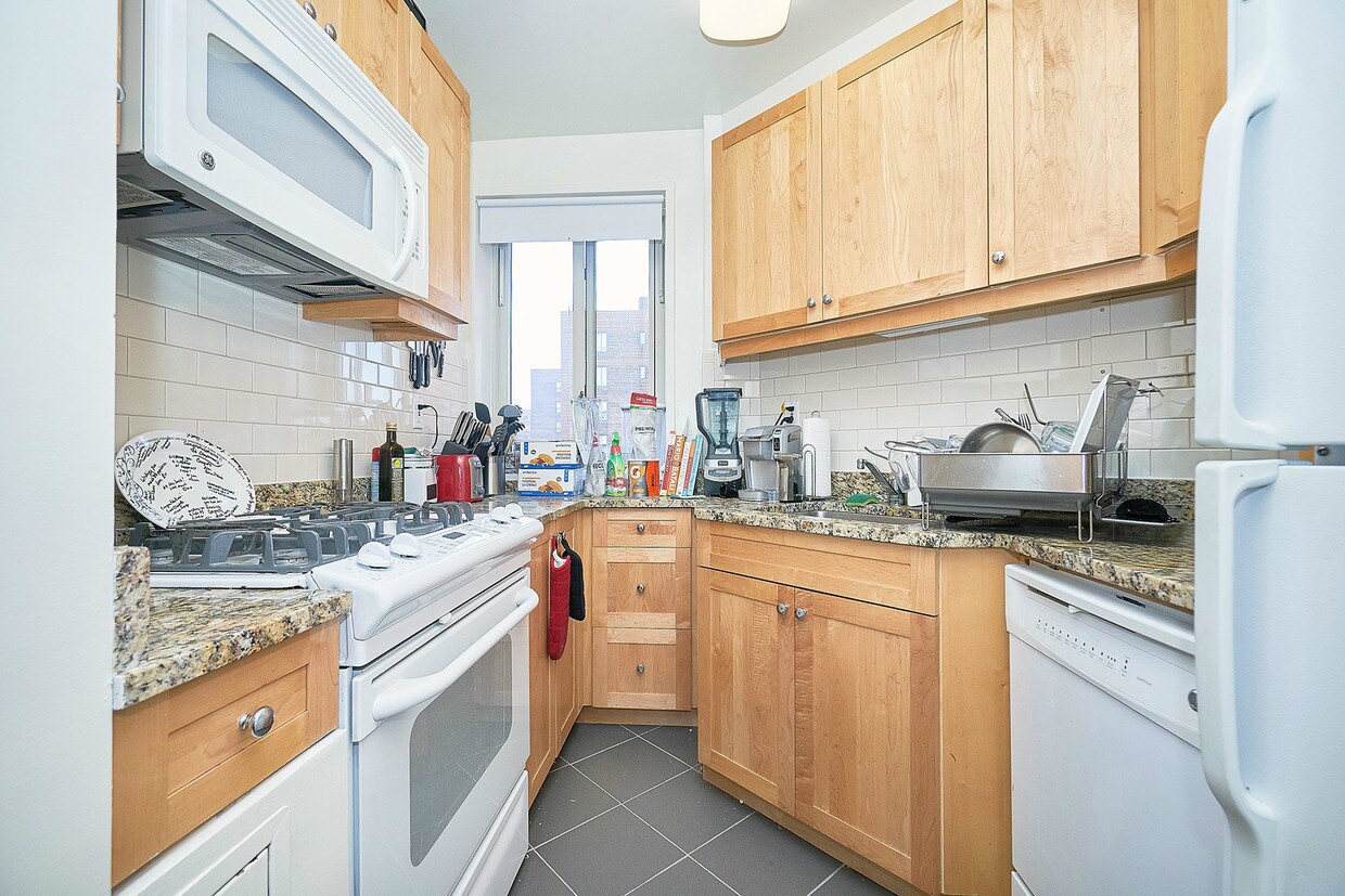 Primary Photo - 442 E 20th St