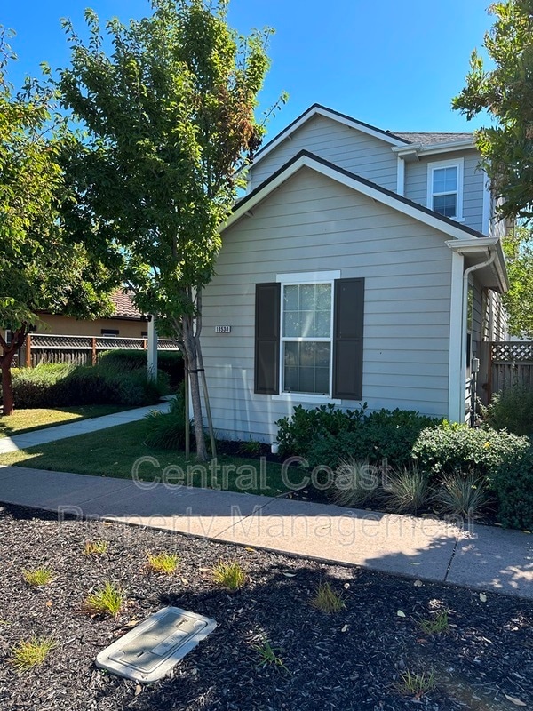 Building Photo - 13538 Warren Ave