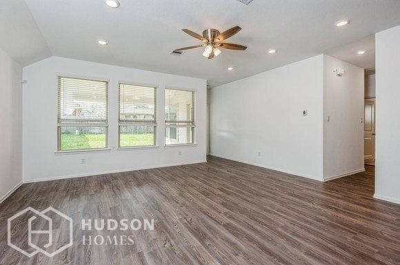 Building Photo - 9323 Clearwater Bluff Ln