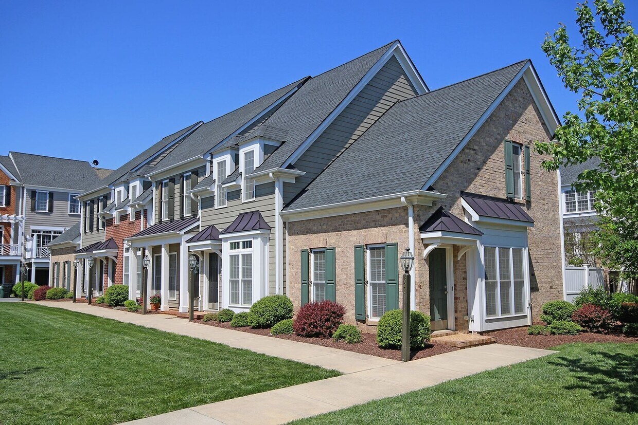 Foto principal - Dog-Friendly Old Trail Townhome