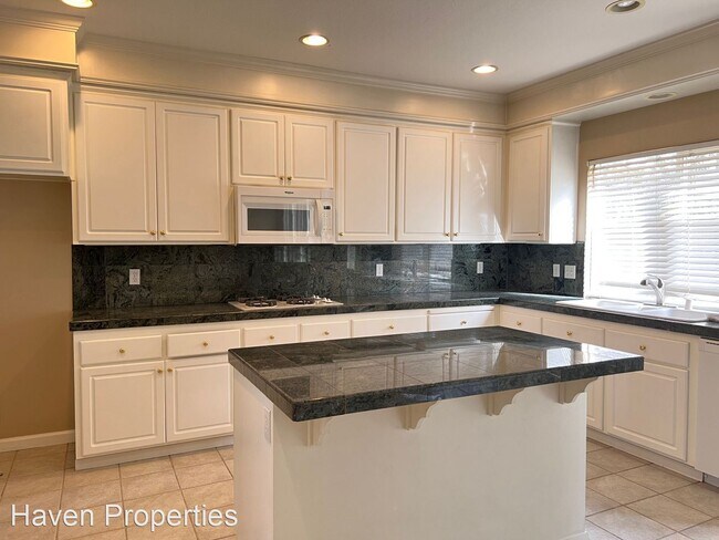 Building Photo - 5 br, 3 bath House - 9307 Swan Lake Drive