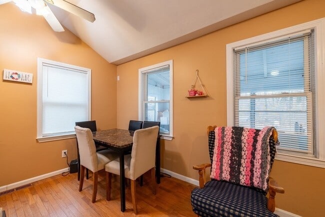 Foto del edificio - 22 Nickerson Ave