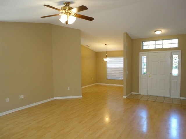 Foto del edificio - 3804 Laurel Branch Drive