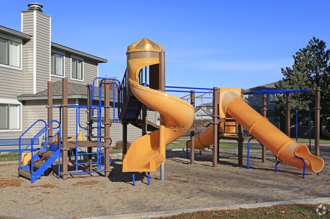 ¡Área de juegos para niños - LakeVillage Apartments