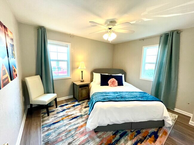 Bedroom 2, Queen (main floor) - 703 S 28th St