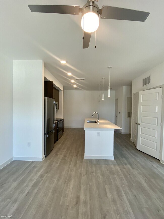 Foto del edificio - Studio, 1 bath Condo - 102 E South St