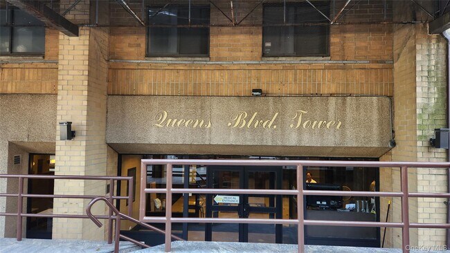 Foto del edificio - 92-29 Queens Blvd