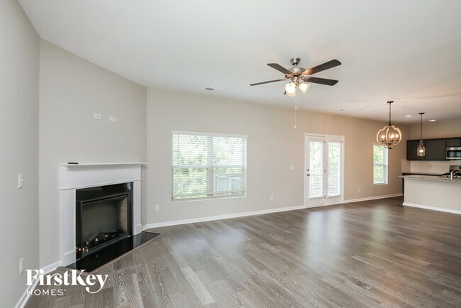 Building Photo - 2117 Massey Ln