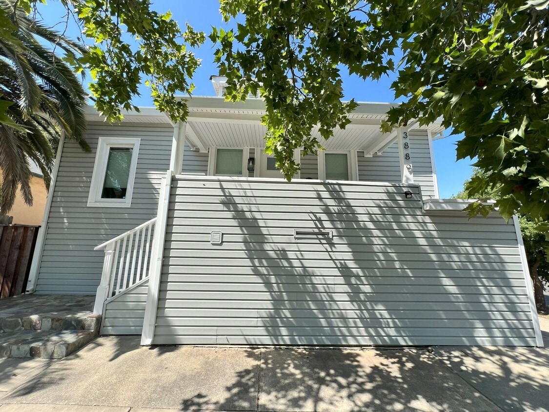 Primary Photo - Adorable 1 Bedroom, 1 Bathroom Home in Sac...