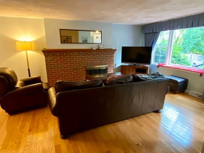 Building Photo - 224 Park St