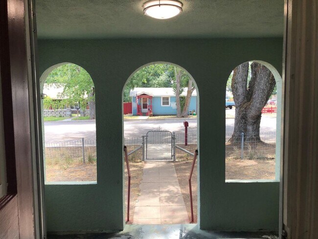 Foto del edificio - 148 S Fairfield Ave