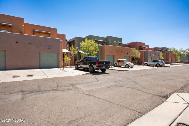 Building Photo - 3121 N Olsen Ave