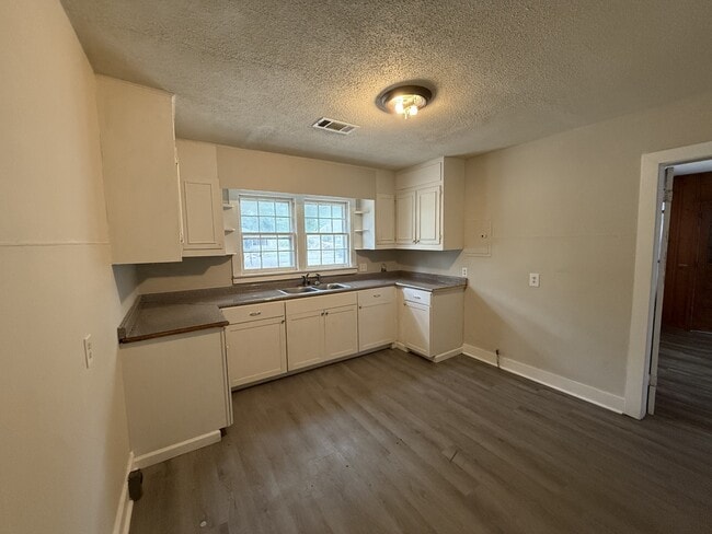 Building Photo - 1197 Dovecrest Rd