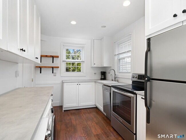 Foto del edificio - 212 New Canaan Ave