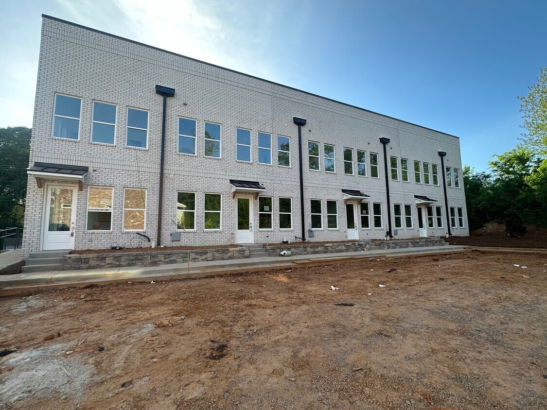 Primary Photo - 9058 Main St