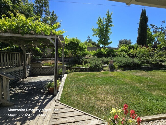 Foto del edificio - 1802 Willowbank Ln